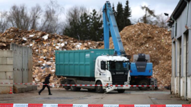 Größere Schäden nach Explosion bei Firma in Oberbayern       -  Die Schäden durch die Explosion sind immens.