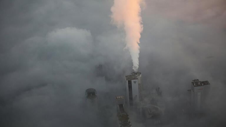 Zementwerke, darunter auch Schwenk in Karlstadt (Bild), sind für rund acht Prozent der weltweiten CO2-Emissionen verantwortlich. Ein neues Produkt soll das jetzt ändern.