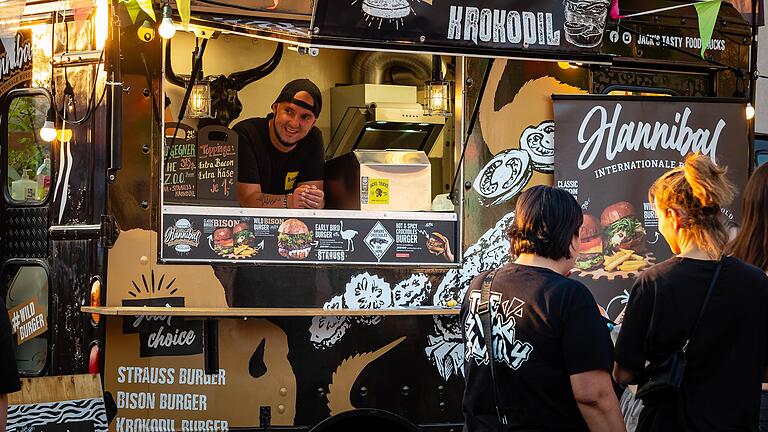 Auch Burger aus Straußen-, Bison- oder Krokodilfleisch wurde angeboten Auch Burger aus Straußen-, Bison- oder Krokodilfleisch wurde angeboten