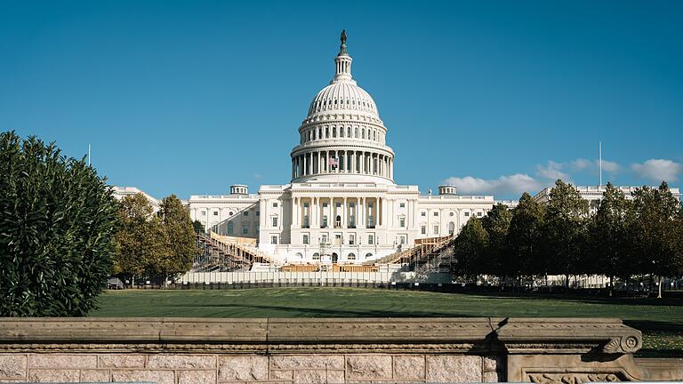 US-Wahlen 2024 - Washington       -  Am Kapitol legt der neue Präsident im Januar den Amtseid ab.