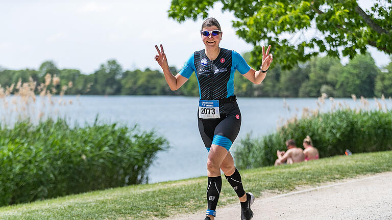 Rund 400 Sportler nehmen am Sonntag beim MainCityTriathlon in der 'Jedermann' und 'Olympischen' Disziplin am Schweinfurter Baggersee teil.