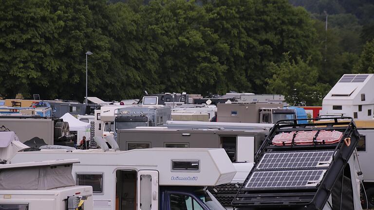 Der Campingground am Wertstoffhof ist  bereits am Mittwochmorgen gut gefüllt.       -  Der Campingground am Wertstoffhof ist  bereits am Mittwochmorgen gut gefüllt.