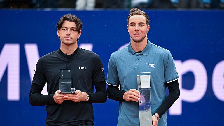 Taylor Fritz (l) und Jan-Lennard Struff       -  Nach Rang zwei im Vorjahr würde sich der Amerikaner Taylor Fritz (l) in diesem Jahr über einen Sieg freuen.