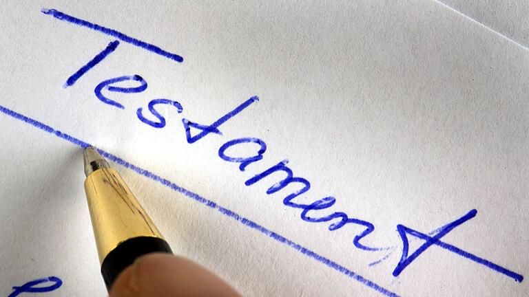 Testament       -  Nur wenige regeln ihren Nachlass (Symbolbild)