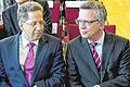 Das heimliche Thema einer Konferenz: Bundesinnenminister Thomas de Maiziere (rechts) und Verfassungsschutzpräsident Hans-Georg Maaßen hatten zu einer Diskussion über Terrorismus eingeladen. Das Interesse galt aber dem BND-Skandal.