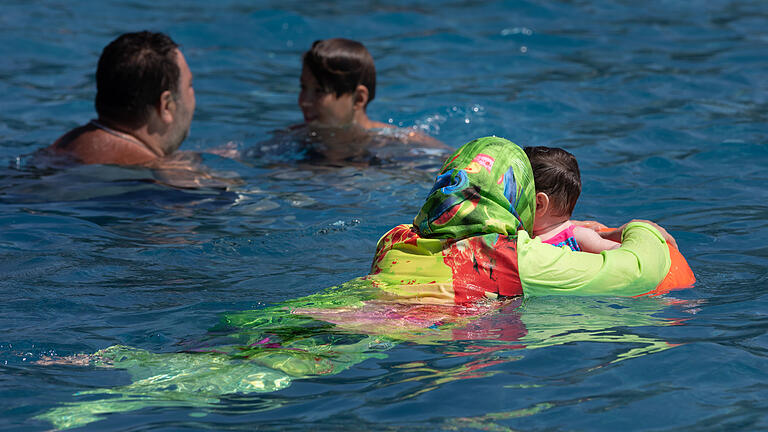 Ob Bikini oder Burkini - im Würzburger Dalle können alle gleichermaßen dem Badespaß frönen. Foto: Patty Varasano Ob Bikini oder Burkini - im Würzburger Dalle können alle gleichermaßen dem Badespaß frönen. Foto: Patty Varasano
