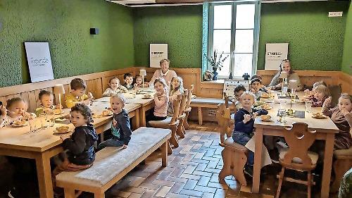 Im Restaurant „Klaushof“ wussten sich die Kinder des Poppenrother Kindergartens zu benehmen. - Im Restaurant „Klaushof“ wussten sich die Kinder des Poppenrother Kindergartens zu benehmen. Im Restaurant „Klaushof“ wussten sich die Kinder des Poppenrother Kindergartens zu benehmen. - Im Restaurant „Klaushof“ wussten sich die Kinder des Poppenrother Kindergartens zu benehmen.