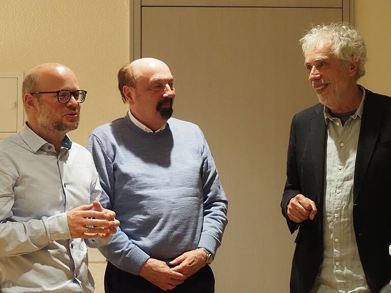 Trafen sich zu einem Highlight des Geschichtsstammtischs: Stadtarchivsleiter Gregor Metzig und Schweinfurtforscher Peter Hofmann mit Stephan Bleek (von links). Trafen sich zu einem Highlight des Geschichtsstammtischs: Stadtarchivsleiter Gregor Metzig und Schweinfurtforscher Peter Hofmann mit Stephan Bleek (von links).