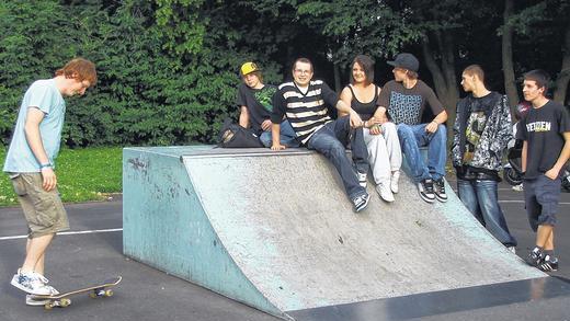 Es wird nichts: Gültige Schallschutz-Richtlinien machen zumindest die Neumöblierung des Skaterplatzes an der Breslauer Straße unmöglich. Selbst der Fortbestand des Platzes in der jetzigen Form steht in Frage. Die Enttäuschung bei den Nutzern ist groß.