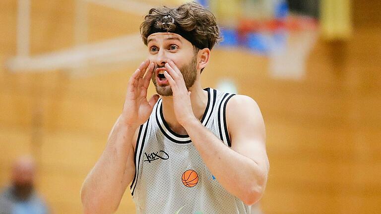 Constantin Ebert spielt seit dieser Saison in der Basketball-Regionalliga für die TG Sprintis Veitshöchheim. Im Lokalderby besiegten die Veitshöchheimer die s.Oliver Akademie, für die Ebert einst auch spielte, mit 83:75.