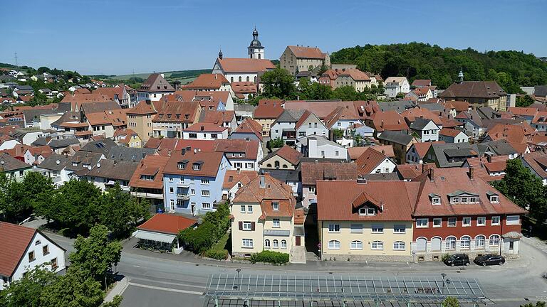 Eine Stadt in Finanznöten: Im diesjährigen Haushalt der Stadt Arnstein können die Einnahmen des Verwaltungshaushaltes die Ausgaben nicht decken. Eine Stadt in Finanznöten: Im diesjährigen Haushalt der Stadt Arnstein können die Einnahmen des Verwaltungshaushaltes die Ausgaben nicht decken.
