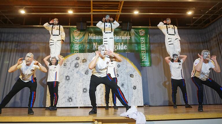 Echt himmlisch: Das Männerballett Albertshofen wurde mit 'Apollo 11 - eine Reise zum Mond' Bayerischer Meister 2023 in der Klasse ü35. Echt himmlisch: Das Männerballett Albertshofen wurde mit 'Apollo 11 - eine Reise zum Mond' Bayerischer Meister 2023 in der Klasse ü35.
