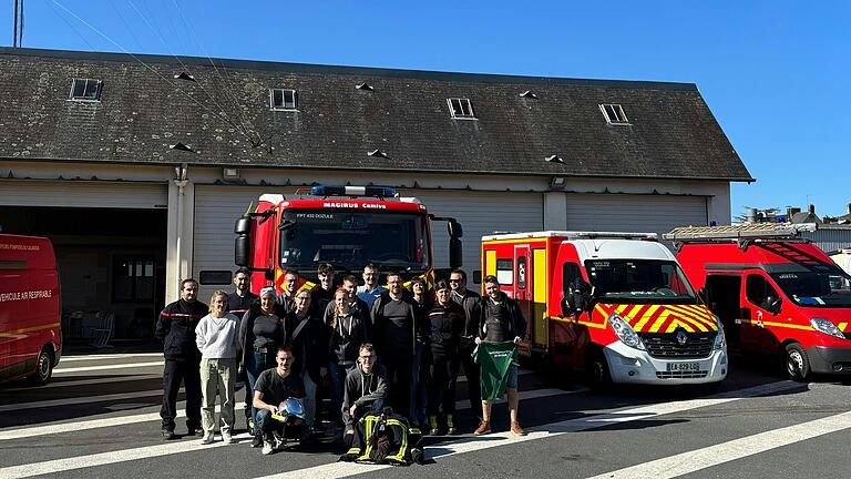 Delegation der Feuerwehren Dozulé und Zell am Main.