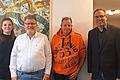 Otto Ehrler (Zweiter von links) übergibt zum 1. Januar seine Hausarztpraxis in Untersteinbach nach 40 Jahren an Dirk Naumann (Zweiter von rechts). Über den nahtlosen Übergang freuen sich Bürgermeister Matthias Bäuerlein und Nele Müller stellvertretend für die medizinischen Fachangestellten der Praxis.