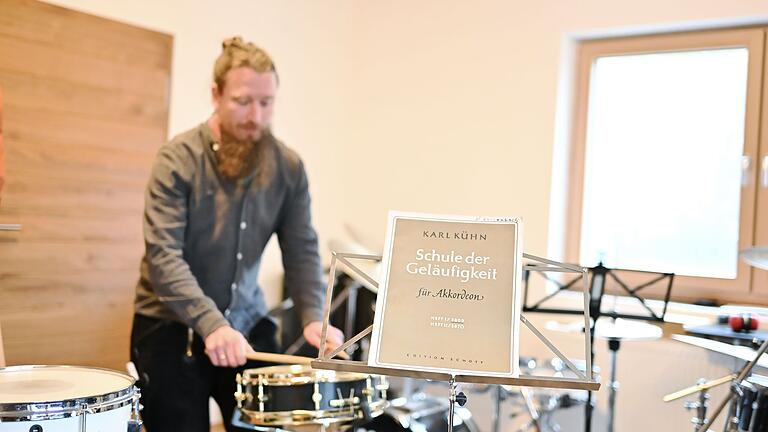 Musik bedeutet für den Akkordeonist auch lebenslanges Lernen. Musik bedeutet für den Akkordeonist auch lebenslanges Lernen.