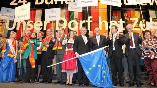 Sommerach Feiert in Berlin - Unser Dorf soll schöner werden - Unser Dorf hat Zukunft. Sommerach gewisst die Bundes-Goldmedaille. Sommerach Feiert in Berlin - Unser Dorf soll schöner werden - Unser Dorf hat Zukunft. Sommerach gewisst die Bundes-Goldmedaille.