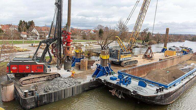 Jede Menge Material holten der Bagger und der Bohrer aus dem Flussbett.