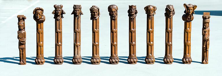 Im Besitz des Fördervereins Schloss Mainberg befinden sich elf holzgeschnitzte Baluster, die ehemals ein Treppengeländer im Schloss zierten. Im Besitz des Fördervereins Schloss Mainberg befinden sich elf holzgeschnitzte Baluster, die ehemals ein Treppengeländer im Schloss zierten.