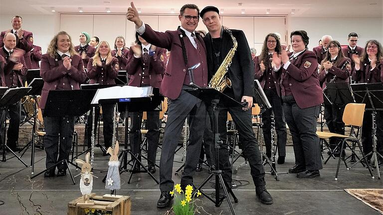 Vater und Sohn: Sebastian Bortolotti (rechts) brachte mit seiner gefühlvollen Interpretation von Andrew Lloyd Webbers 'Memory' die Herzen zum Schmelzen.