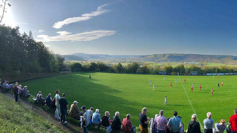 Ein Fußballfest findet am Mittwoch auf dem Kohlenberg statt, wenn der FC Fuchsstadt in seinem ersten Relegationsspiel die SpVgg Bayern Hof empfängt.       -  Ein Fußballfest findet am Mittwoch auf dem Kohlenberg statt, wenn der FC Fuchsstadt in seinem ersten Relegationsspiel die SpVgg Bayern Hof empfängt.