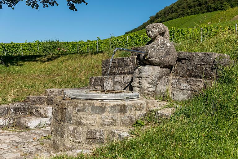 Auf dem Rückweg kommt man am Bergbrünnlein vorbei. Gerade an heißen Tagen ist das Wasser hier wunderbar erfrischend. Auf dem Rückweg kommt man am Bergbrünnlein vorbei. Gerade an heißen Tagen ist das Wasser hier wunderbar erfrischend.