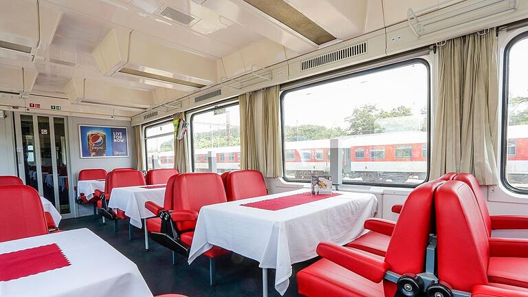Langsamer Abschied vom „Knödelexpress“ im Eurocity nach Prag       -  Schnitzel und andere Speisen wurden bislang noch an Bord zubereitet.