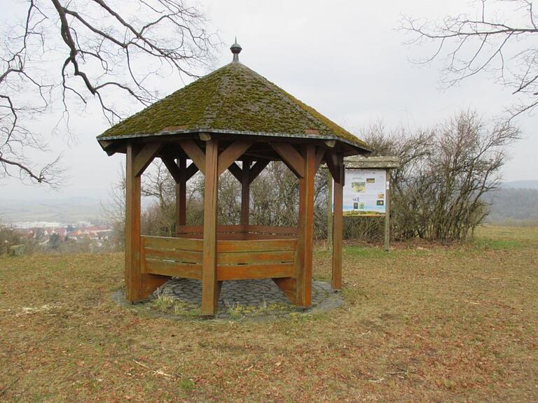 2001 wurde der Pavillon auf der Wart neu gebaut 2001 wurde der Pavillon auf der Wart neu gebaut