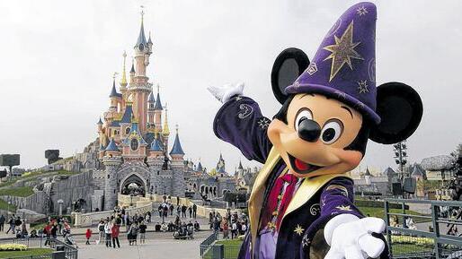 Touristenmagnet: Das Disneyland bei Paris zählt zwar noch immer zu den am meisten besuchten Attraktionen Frankreichs – die Besucherzahlen aber gehen in den letzten Jahren stark zurück. Touristenmagnet: Das Disneyland bei Paris zählt zwar noch immer zu den am meisten besuchten Attraktionen Frankreichs – die Besucherzahlen aber gehen in den letzten Jahren stark zurück.