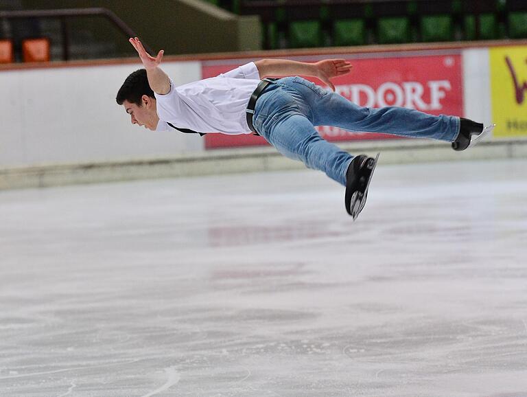 Ein Bild aus alten Tagen: Der Würzburger Eiskunstläufer Isaak Droysen auf dem Eis.