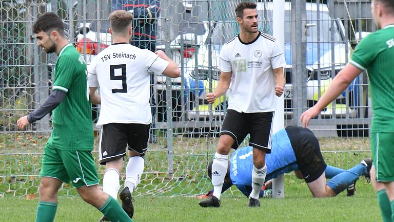 Unser Bild zeigt Michael Voll nach seinem Tor beim Spitzenspiel in Garitz. Der TSV Steinach führt in der Kreisklasse Rhön 1 die Tabellen an.       -  Unser Bild zeigt Michael Voll nach seinem Tor beim Spitzenspiel in Garitz. Der TSV Steinach muss sich für die Saison 2024/25 einen neuen Trainer suchen, weil Voll nach dann acht Jahren diese Tätigkeit beendet.