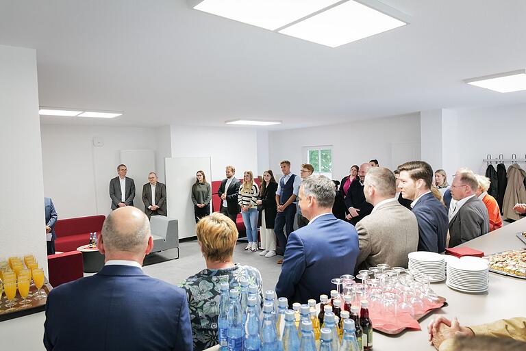 Rund 40 Personen hatten sich in den neuen Räumen des Campus Stüble zur Einweihung getroffen. Rund 40 Personen hatten sich in den neuen Räumen des Campus Stüble zur Einweihung getroffen.