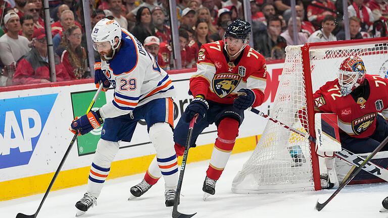 Florida Panthers - Edmonton Oilers.jpeg       -  Angeschlagen, enttäuscht, müde:  Leon Draisaitl (links) und die Edmonton Oilers unterlagen im Play-off-Finale gegen die Florida Panthers.