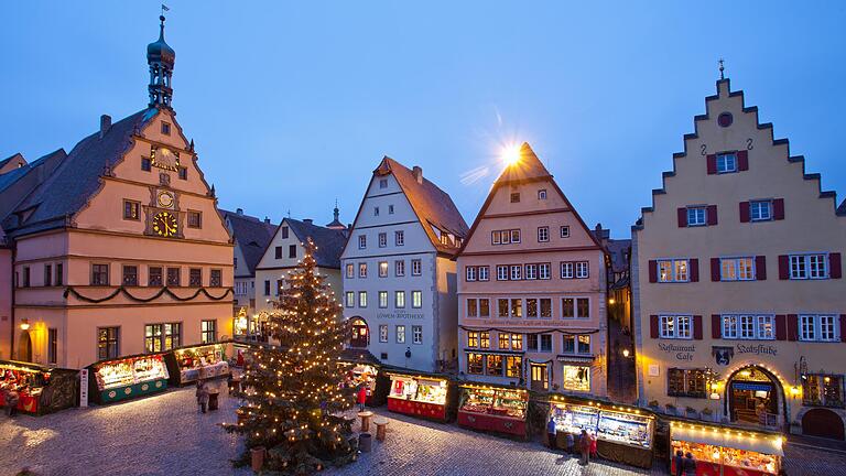 28563970.jpg       -  Ende November 2024 öffnet der Reiterlesmarkt in Rothenburg ob der Tauber seine Tore. Hier gibt es Infos rund um Öffnungszeiten, Programm und Parkmöglichkeiten.