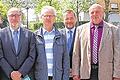 Viele Glücksbringer: (von links) Landesinnungsmeister Oswald Wilhelm, Wilhelm Faulhaber, Obermeister Reinhold Noe, Paul Schmitt, Reinhold Ankenbrand, Regierungsdirektor Heiko Brückner, Harald Schuldes, Handwerkskammerpräsident Hugo Neugebauer, Peter Volkamer und Jürgen Seidel.