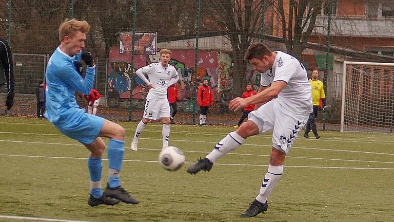Michael Kraus (rechts) gelang das erste Tor beim 4:1-Sieg des TSV Aubstadt beim ASV Rimpar. Michael Kraus (rechts) gelang das erste Tor beim 4:1-Sieg des TSV Aubstadt beim ASV Rimpar.