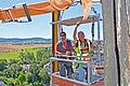 Von außen und von innen wurde die &quot;Laterne&quot; am Bad Königshofener Kirchturm begutachtet und enorme Schäden festgestellt. Deutlich zu erkennen: Das Holz ist stark geschädigt und aufgesplittert.