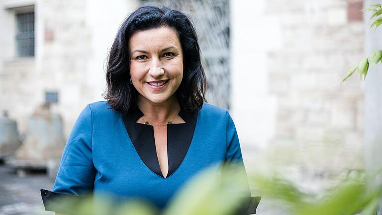 Kann sie trotz Kritik an ihrer Person der Favoritenrolle gerecht werden? Bei den vergangenen drei Bundestagswahlen gewann Dorothee Bär ihren Wahlkreis deutlich mit jeweils über 50 Prozent der Stimmen.&nbsp;