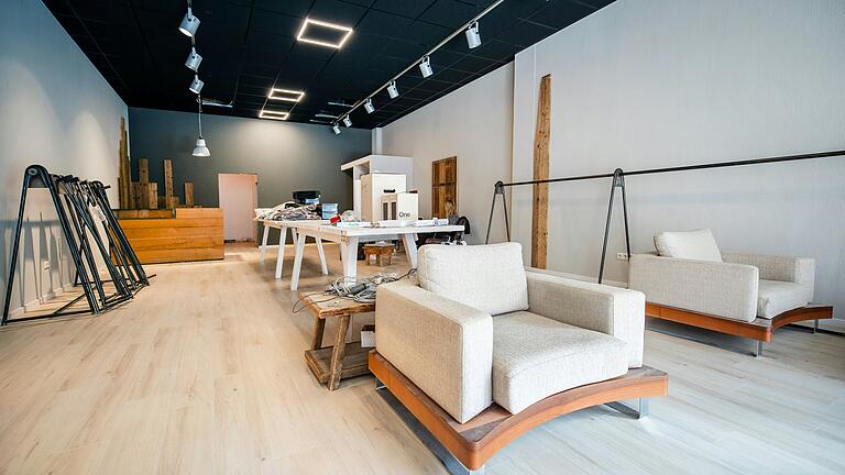 So sah die Boutique lost&found in Schweinfurt während der Umbauphase aus. Schlichtes Design, übersichtliche Auswahl und ein ständig wechselndes Sortiment waren das Konzept des Ladens. So sah die Boutique lost&found in Schweinfurt während der Umbauphase aus. Schlichtes Design, übersichtliche Auswahl und ein ständig wechselndes Sortiment waren das Konzept des Ladens.
