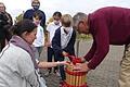 Erntetag: An der International School Mainfranken wurde aus jungen Früchten der erste Traubensaft gekeltert.