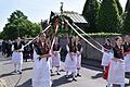 Beim Festzug trugen die Sennfelder Ehrendamen die Siebenerkrone durch den Ort.