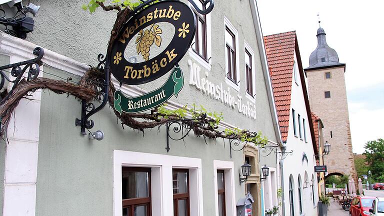 Der Torbäck, das Traditionslokal in Volkachs unterer Altstadt, hat wieder geöffnet. Der Torbäck, das Traditionslokal in Volkachs unterer Altstadt, hat wieder geöffnet.
