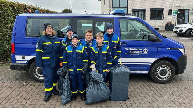 Gruppenbild der Jugendlichen mit der Ortsjugendbeauftragten Eileen Nävie.