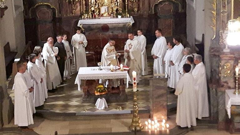 In einer kirchlichen feier wurden in Sommerach Gottesdienstbeauftragte ausgesandt.