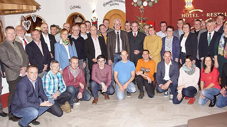 Mit 60 Kandidatinnen und Kandidaten aus allen Städten und Gemeinden des Landkreises Haßberge treten die Freien Wähler zur Kreistagswahl 2020 an. Am Dienstag fand in Augsfeld die Nominierungsversammlung statt. Mit 60 Kandidatinnen und Kandidaten aus allen Städten und Gemeinden des Landkreises Haßberge treten die Freien Wähler zur Kreistagswahl 2020 an. Am Dienstag fand in Augsfeld die Nominierungsversammlung statt.