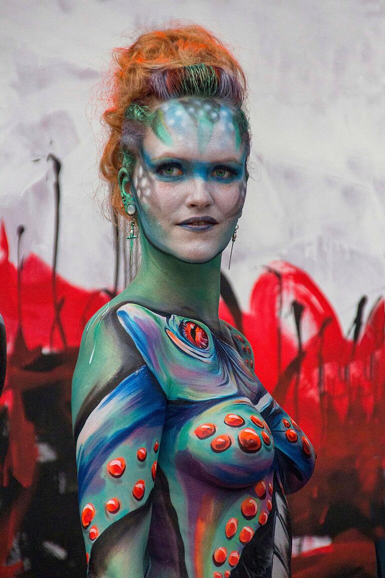 Die Fotografen des Fotokreises bringen von ihren Reisen bemerkenswerte Erinnungsstücke mit. Hier hat Manfred Endres ein besonderes Exemplar von Bodypainting festgehalten. Die Fotografen des Fotokreises bringen von ihren Reisen bemerkenswerte Erinnungsstücke mit. Hier hat Manfred Endres ein besonderes Exemplar von Bodypainting festgehalten.