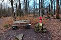 Das Foto zeigt das im Mai 2017 gesegnete Gipfelkreuz auf dem Geiersberg mit den Gipfelbücher. Der höchste Berg im Spessart ist 586 Meter hoch, liegt bei Breitsol auf der Landkreisgrenze Main-Spessart/Aschaffenburg und trennt die Gemarkungen von Bischbrunn und Weibersbrunn