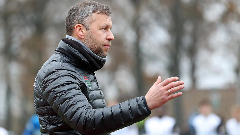 Trainer Christian Gmünder (FC 05 Schweinfurt 05) hofft auf einen erfolgreichen Restsaison-Auftakt seiner Mannschaft gegen den FV Illertissen.