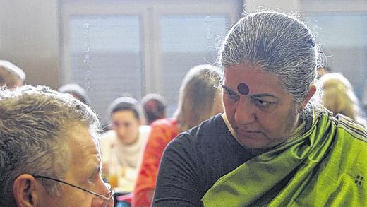 Begehrte Gesprächspartnerin: Die Trägerin des Alternativen Nobel-Preises Vandana Shiva nahm sich viel Zeit, um mit den Besuchern des Saatgutfestivals zu sprechen.