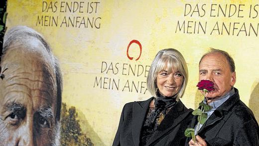 Das Ende ist mein Anfang: Hauptdarsteller Bruno Ganz und seine Film-Ehefrau Erika Pluhar bei der Premiere des Films im Okrtober 2010 in München.