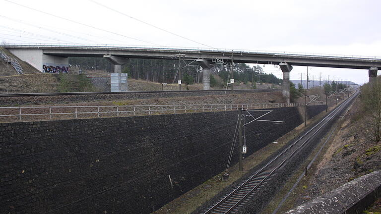 Fünf Jahre nachdem eine Brückenprüfung erhebliche Mängel ergab, wird der Landkreis die Brücke bei Rohrbach in diesem Jahr für drei Millionen Euro sanieren.